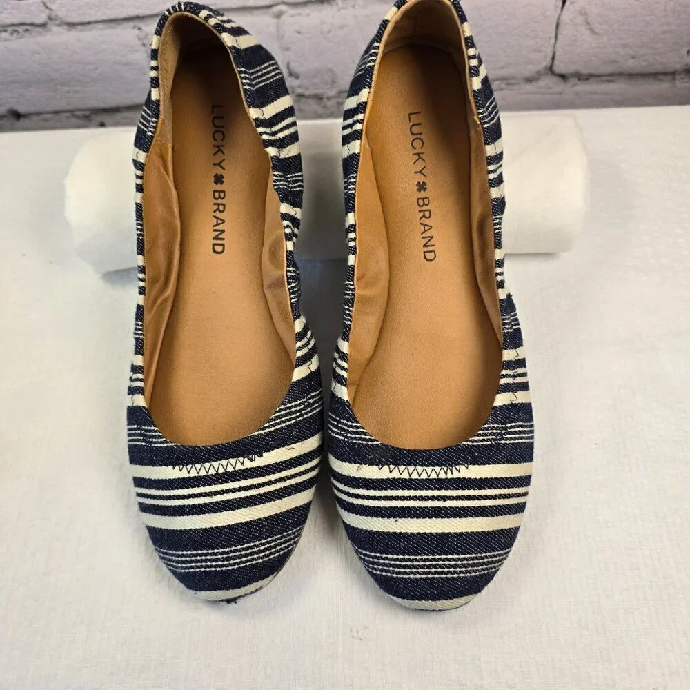 LUCKY BRAND BALLET FLATS DENIUM AND WHITE STRIPED WOMENS SIZE 7.5 NWOT